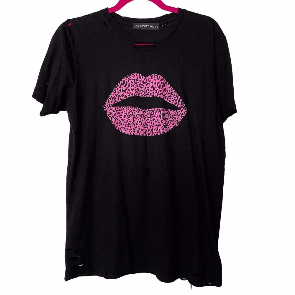 Lulusimon Studio Women's Black Pink Cheetah Print Lips Tee Shirt Size Small